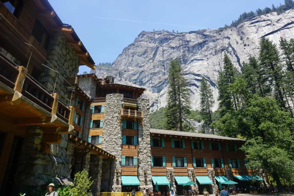 ahwahnee hotel view from the courtyard 