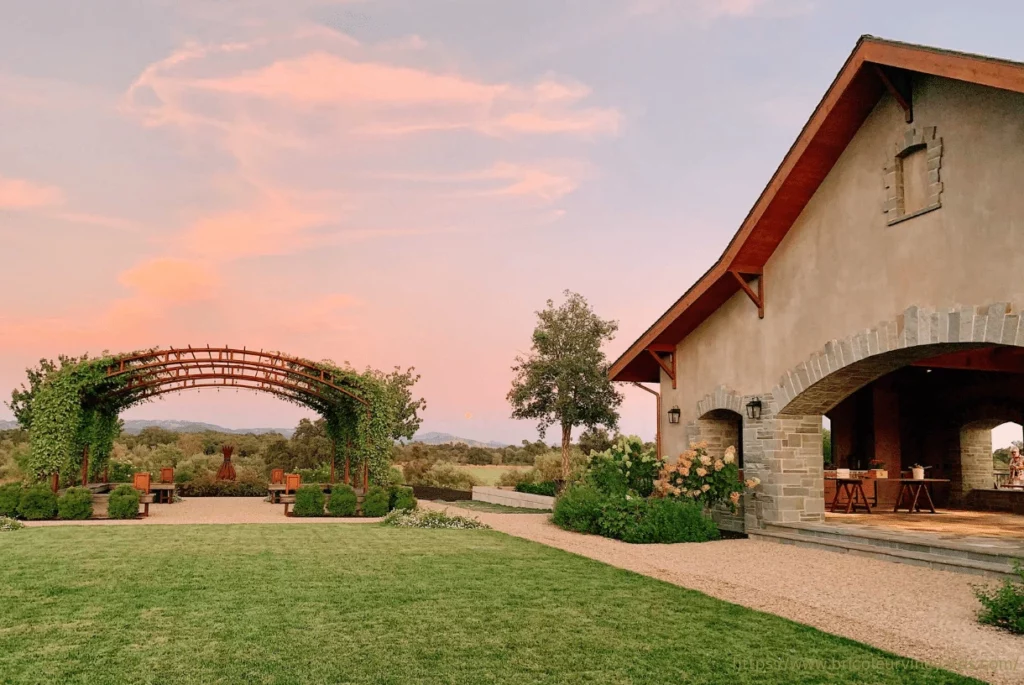 bricoleur vineyards courtyard