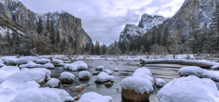 yosemite valley cliffs covered in snow