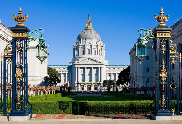 Open gated view of city hall in San Francisco.