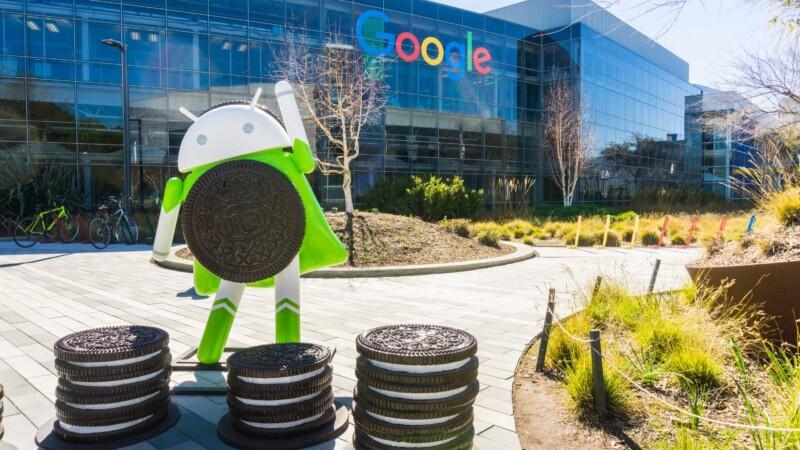 Statue of the Android Oreo mascot standing in front of the Googleplex headquarters in Mountain View, California