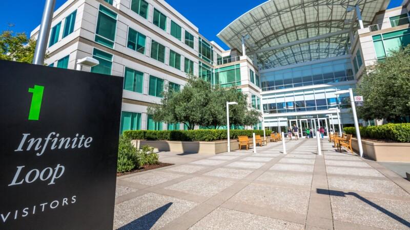 Visitors walk toward the entrance of Apple’s 1 Infinite Loop headquarters.